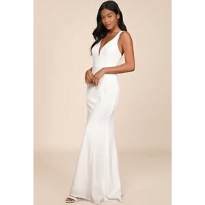 NWOT Lulus Forever Crush White Mermaid Maxi Dress
Size Medium MSRP $118